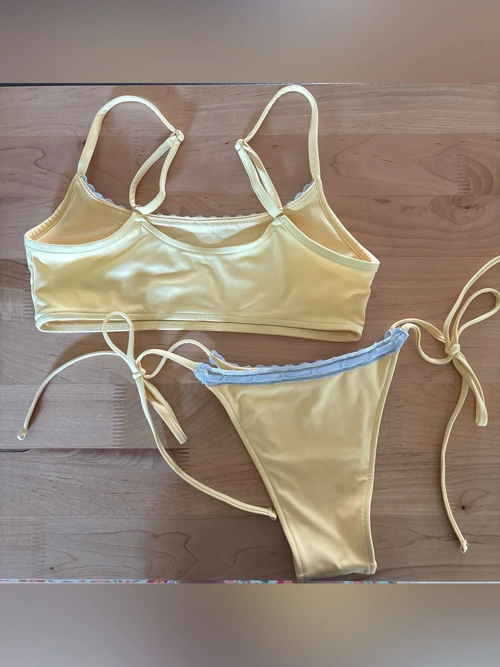 Frankies Bikinis top medium